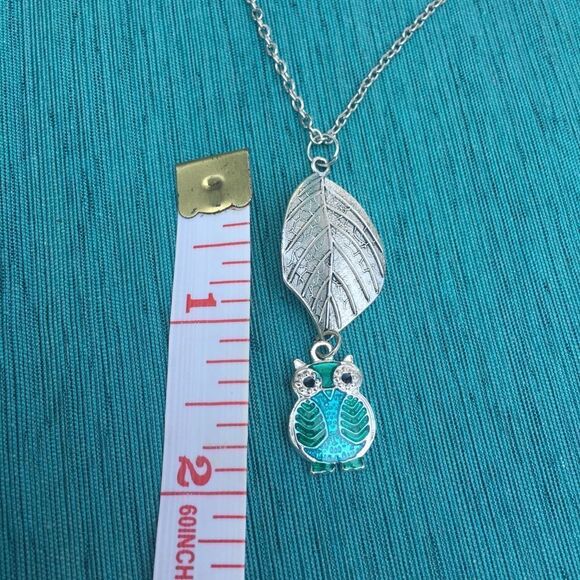(T3) Owl Leaf Necklace - Picture 3 of 3